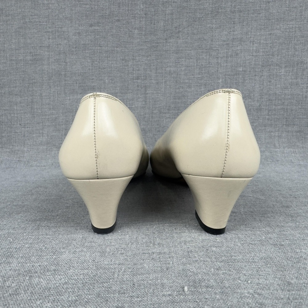 Salvatore Ferragamo Shoes Womens Size 7.5 AA Ivory Leather Pumps Low Heel Italy - Picture 6 of 14